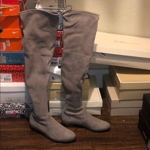 Stuart Weizmann lowland over the knee